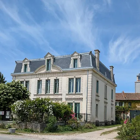 Le Domaine Du Meunier Hotel Mortagne-sur-Gironde Exterior photo